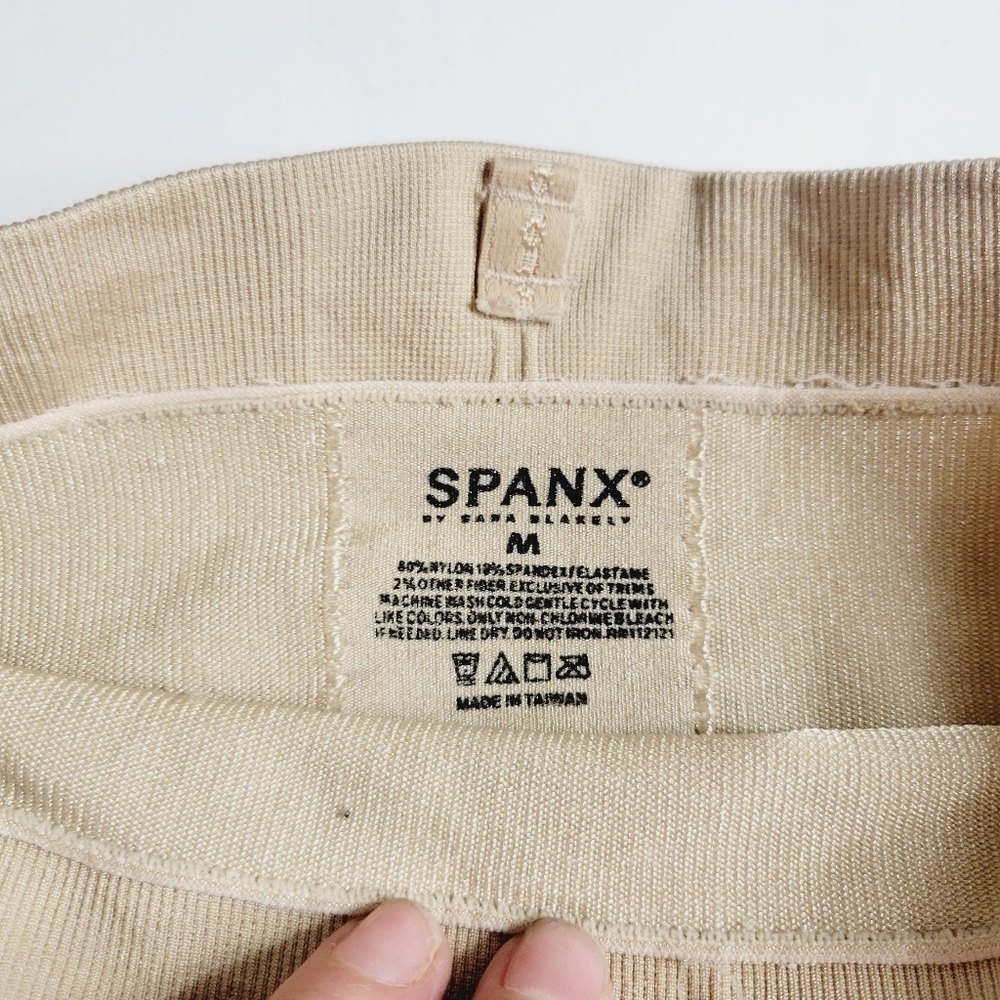 Spanx Higher Power Mid Thigh Compression Shorts N… - image 5